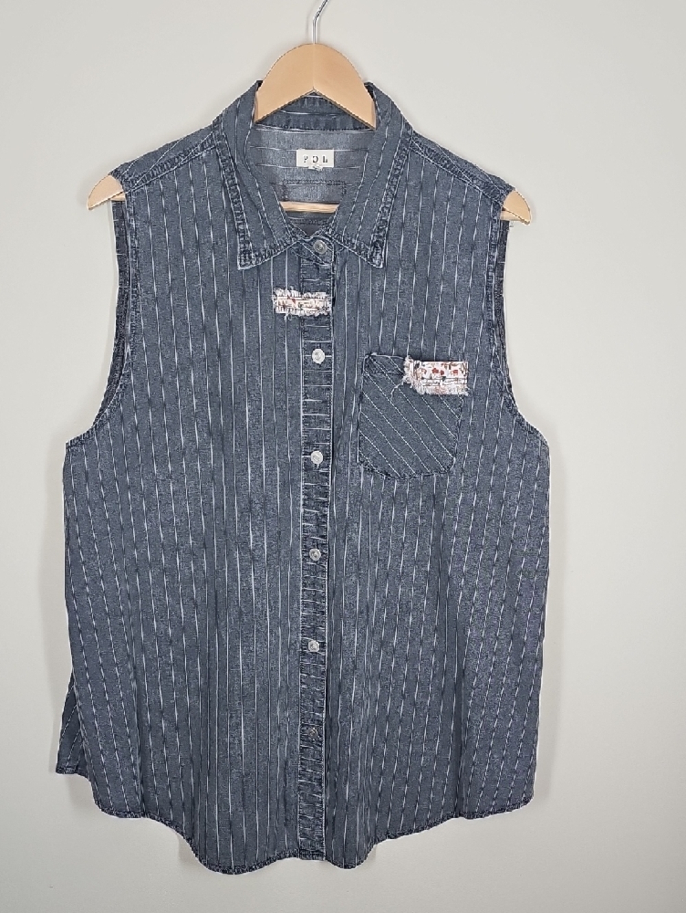 POL Sleeveless Denim Pinstripe Button-Down Shirt L Gray Floral Patch Boho Cotton